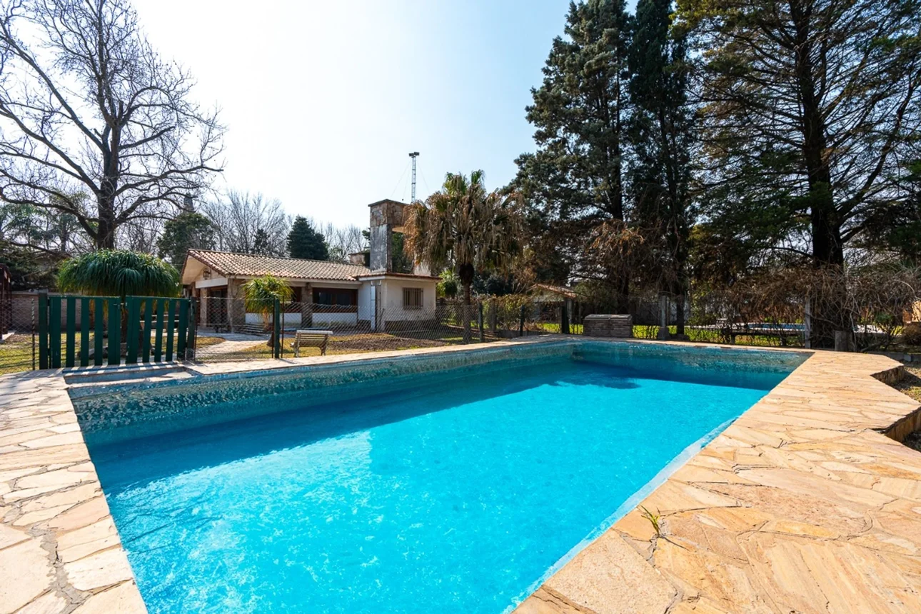 Casa de 3 ambientes en venta en Funes, L. Leloir 1300