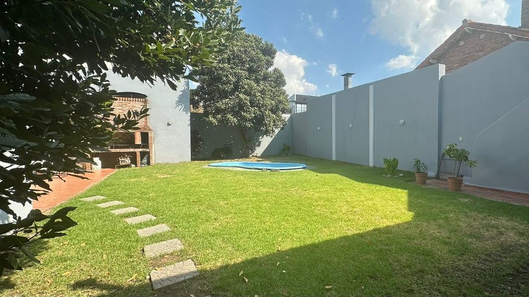 Casa en una plata c/ gran jardín venta en Saavedra