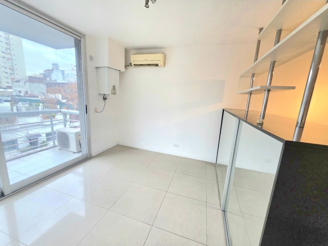 Alquiler monoambiente Palermo Holywood con balcon