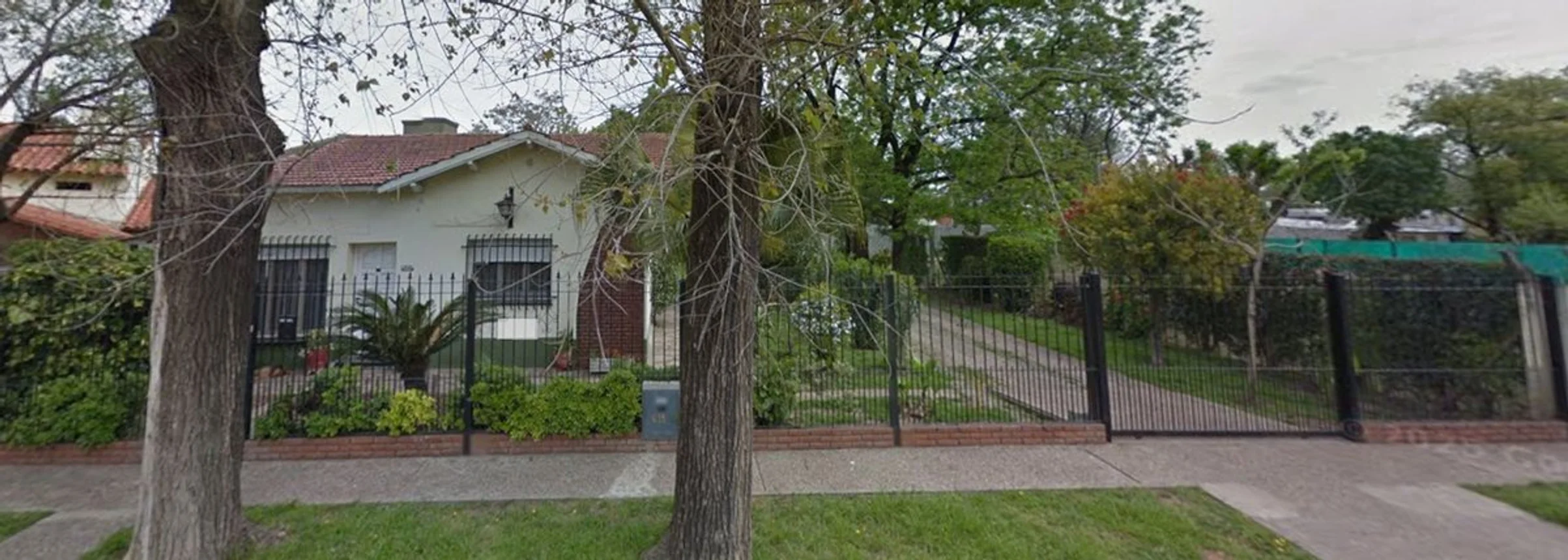 Casa de 4 ambientes en venta en Grand Bourg, Quintana 600