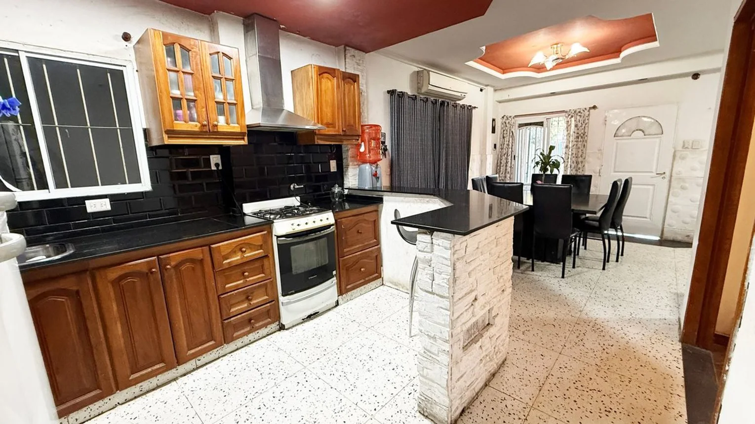 Casa de 4 ambientes en venta en Isidro Casanova, Bartolomé de Las Casas 400, foto 3