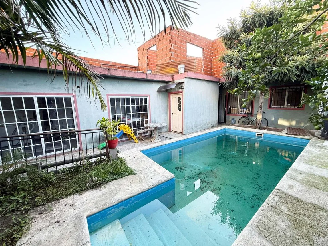 Casa de 4 ambientes en venta en Isidro Casanova, Bartolomé de Las Casas 400