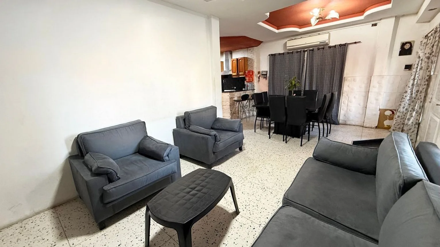 Casa de 4 ambientes en venta en Isidro Casanova, Bartolomé de Las Casas 400, foto 2
