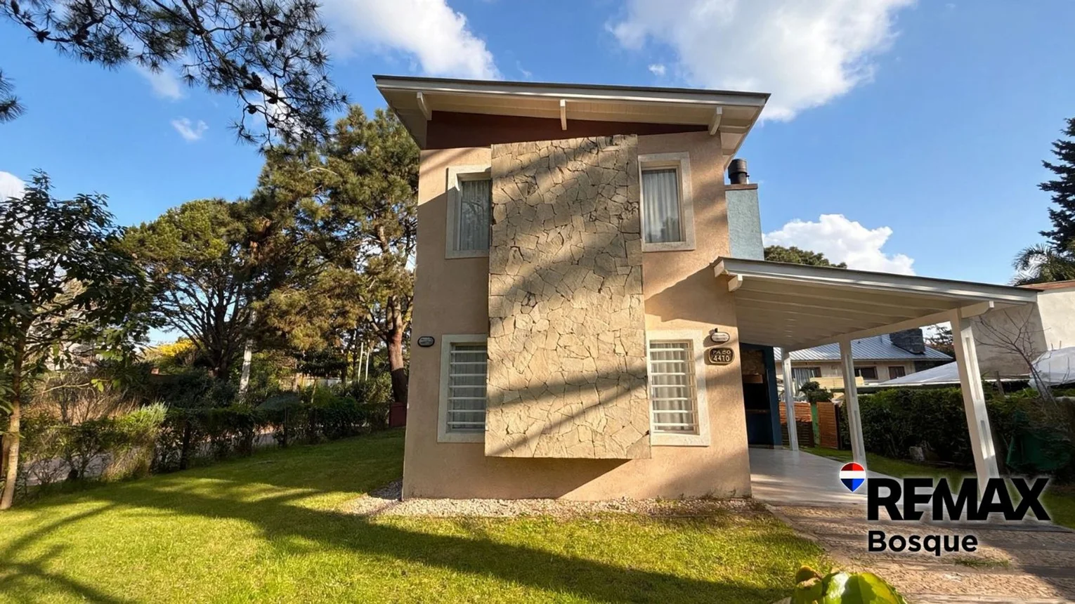 Casa de 5 ambientes en venta en Pinamar, Spiro 2100