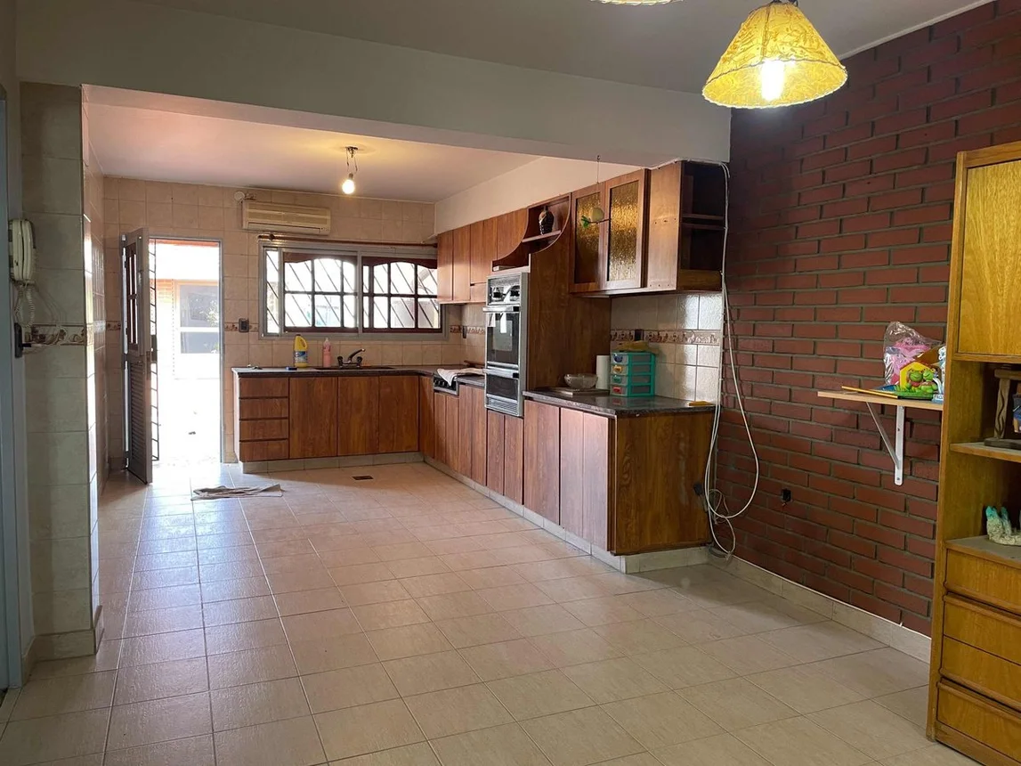 Casa de 4 ambientes en venta en San Andrés, Uriburu 3700, foto 2