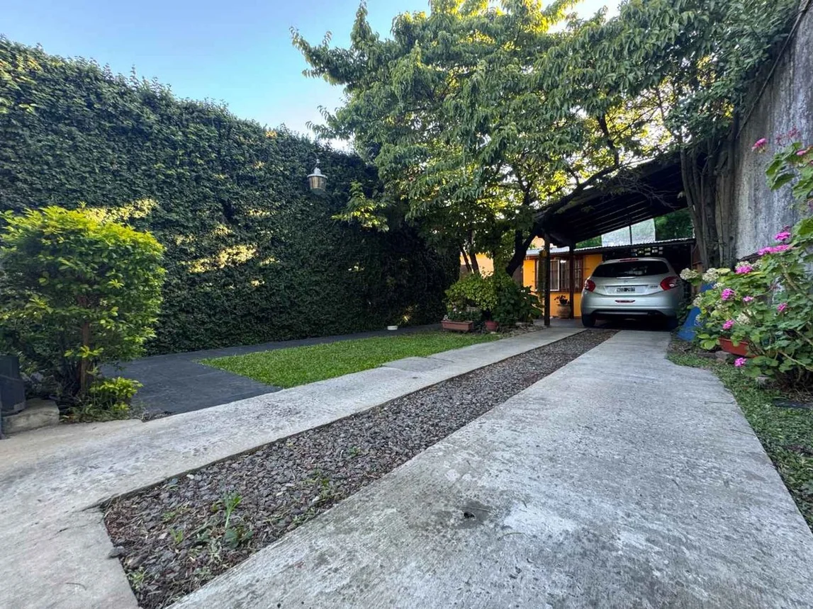 Casa en venta en Villa Luzuriaga, foto 3