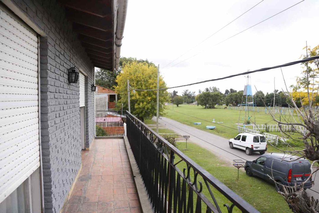 CASA EN VENTA ARTURO SEGUI 4 DORMITORIOS PATIO