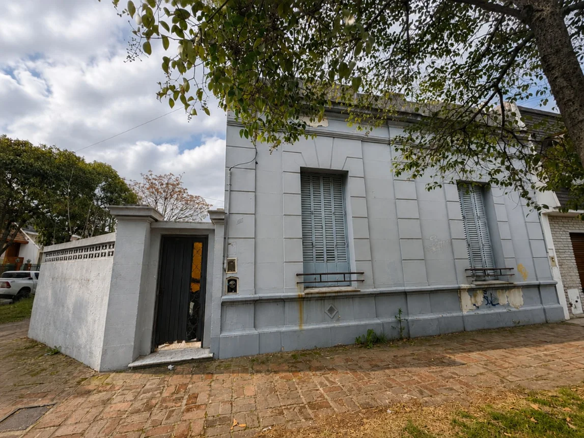 Casa de 6 ambientes en venta en Banfield, Martín Capello 400, foto 2