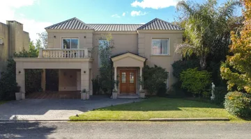 VENTA CASA DE 6 AMB, EN SAN MIGUEL, BARRIO CERRADO