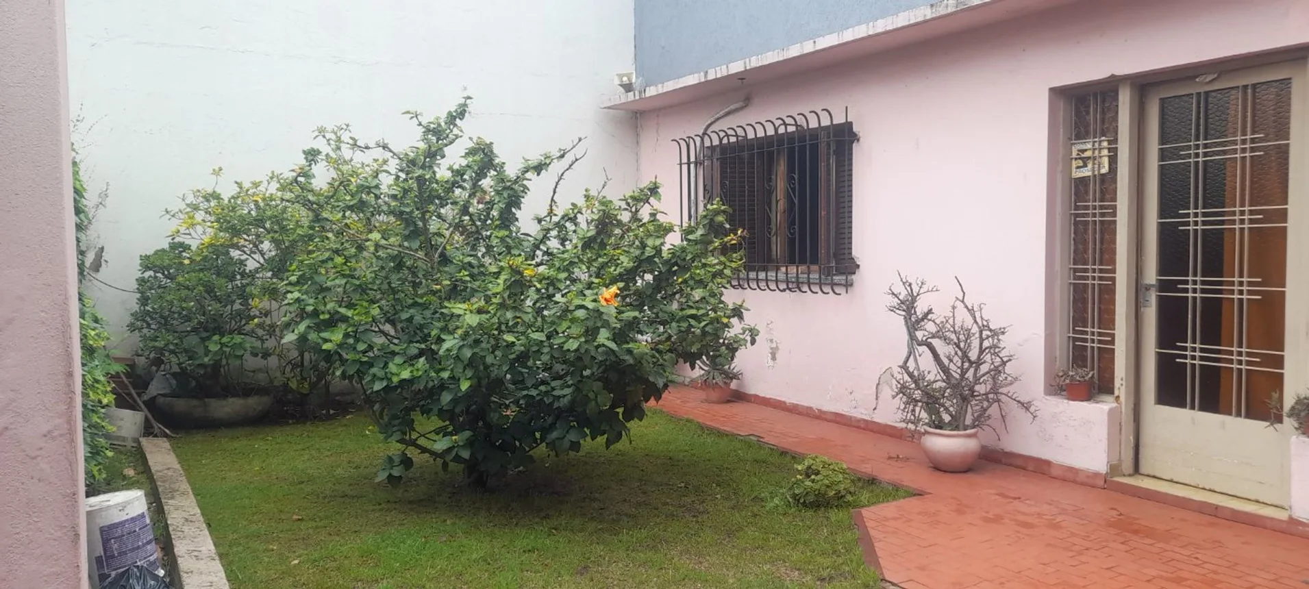 Casa de 3 ambientes en venta en La Plata, Calle 35 0