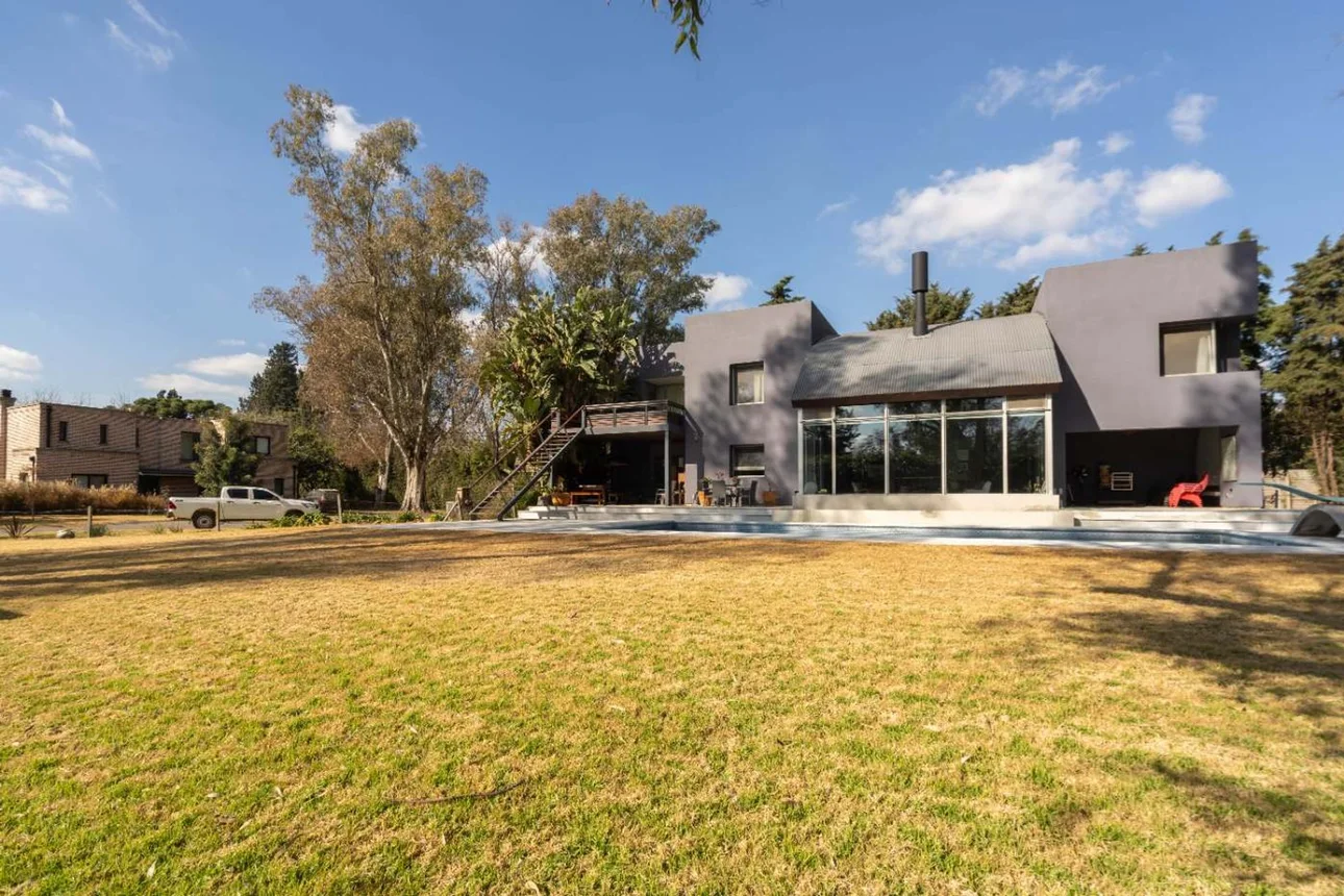 Casa de 8 ambientes en venta en Garín, Almirante Brown 1600