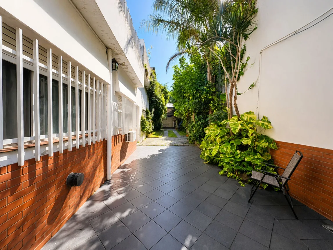 Casa de 6 ambientes en venta en Lomas del Mirador, Melo 900, foto 2
