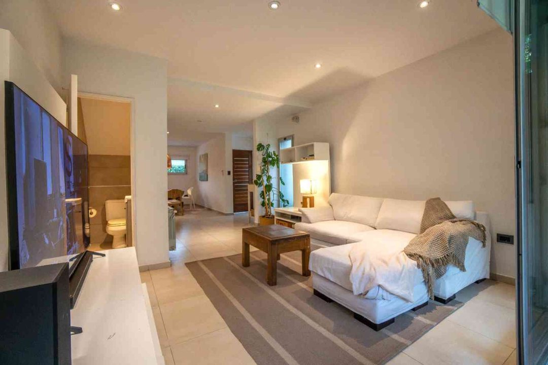 Duplex venta, City Bell. 2 dormitorios y parque