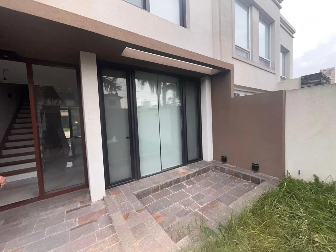 Casa de 6 ambientes en venta en Castelar, Lincoln 800, foto 3