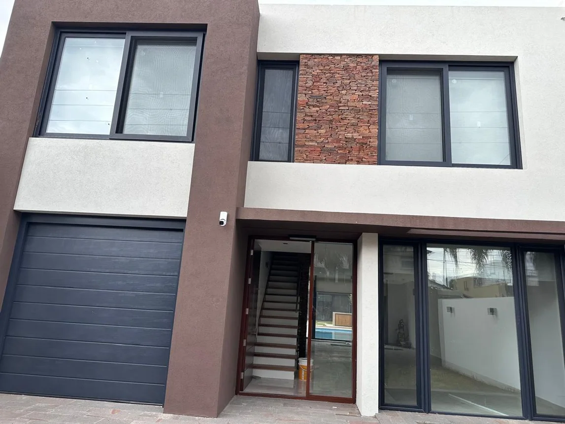 Casa de 6 ambientes en venta en Castelar, Lincoln 800, foto 2
