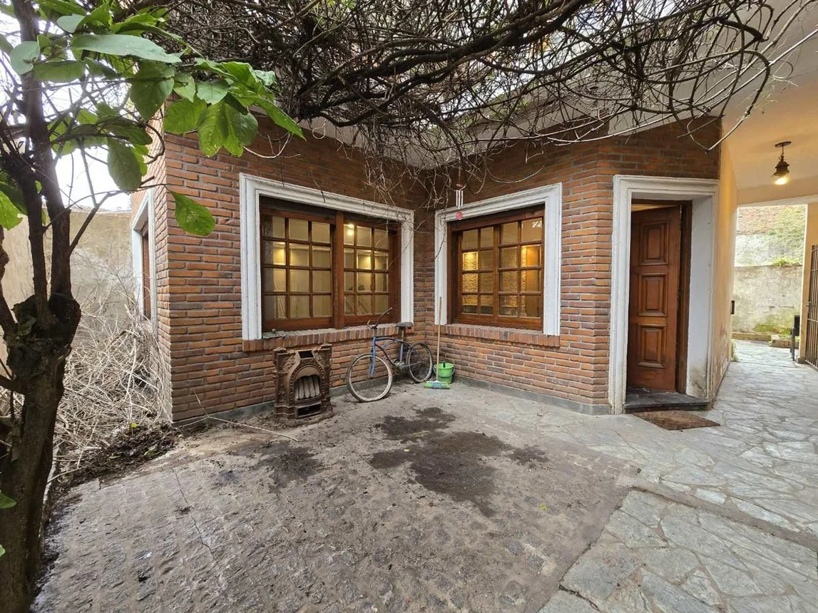 Casa de 4 ambientes en venta en Bernal Oeste, Carbonetti 200, foto 2