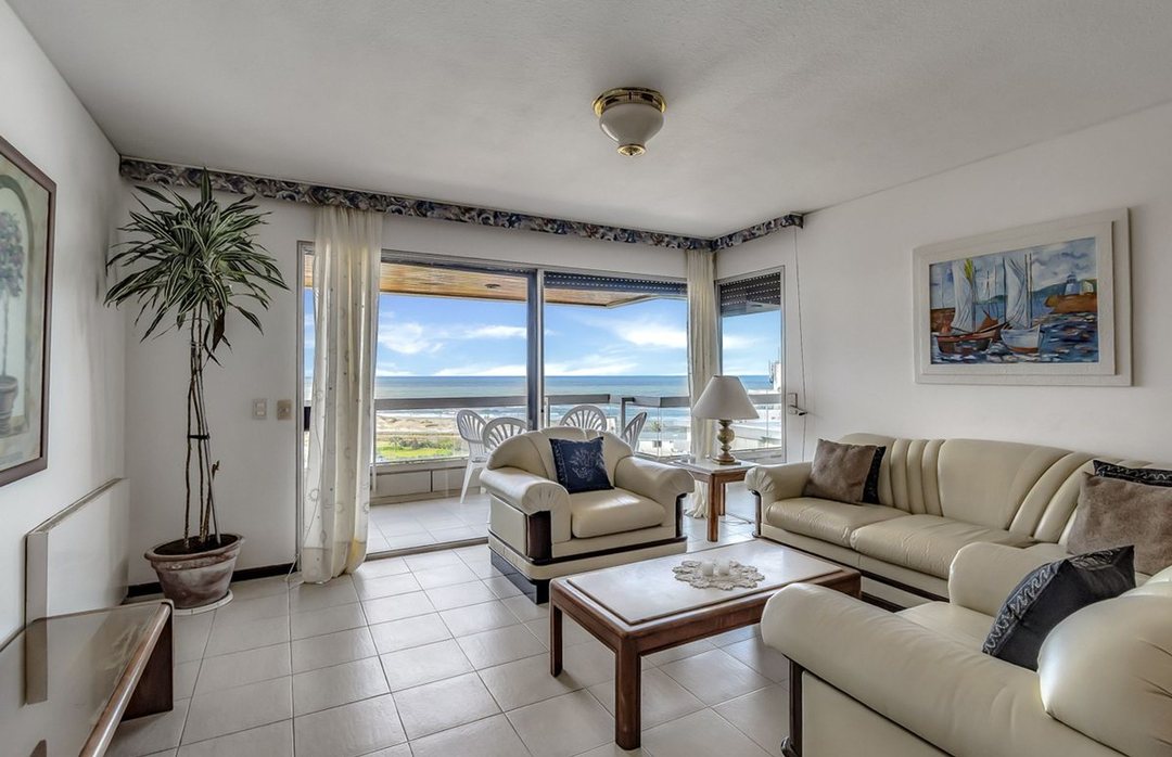 DEPARTAMENTO EN VENTA FRENTE AL MAR PARADA 1 MANSA