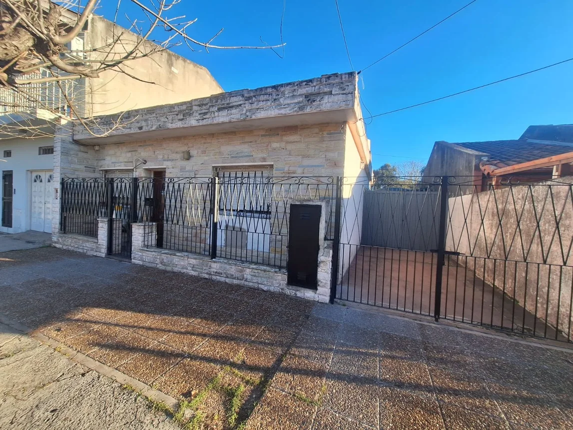 Casa de 4 ambientes en venta en José C. Paz, General Balcarce 5300, foto 2
