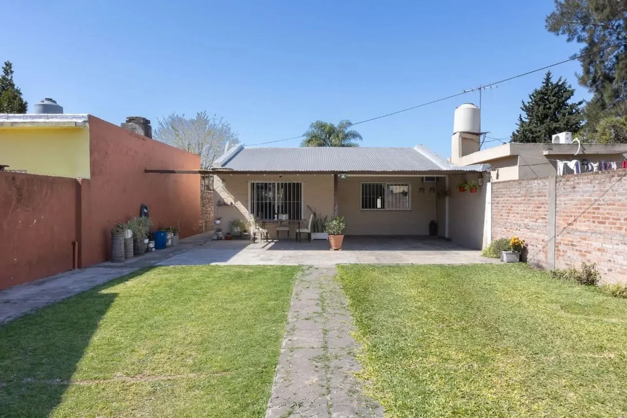 Casa de 3 ambientes en venta en El Palomar, Pampa 900