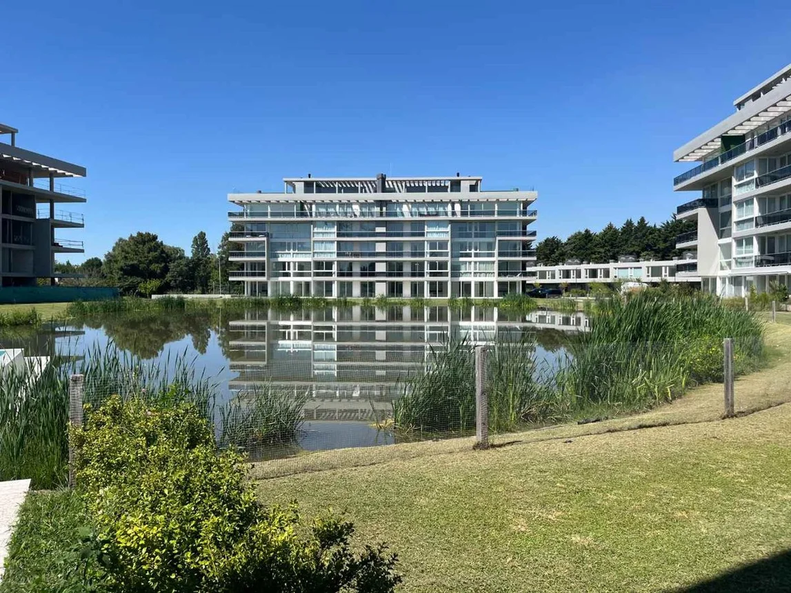 Casa dúplex en venta en Pilar