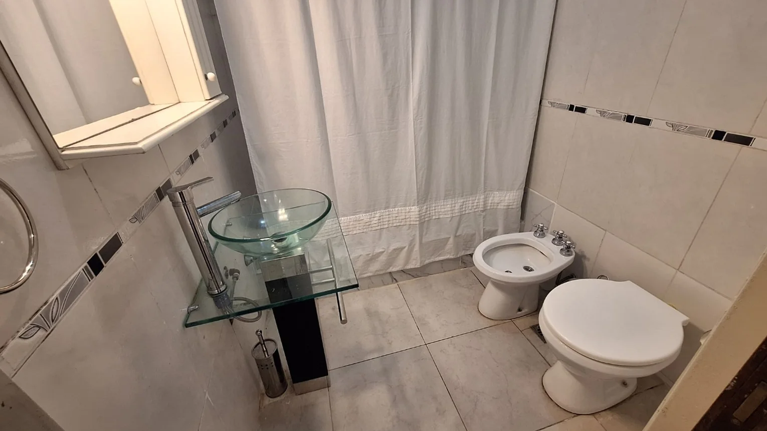 Venta casa 4 amb + 2 dptos cochera patio castelar, foto 3