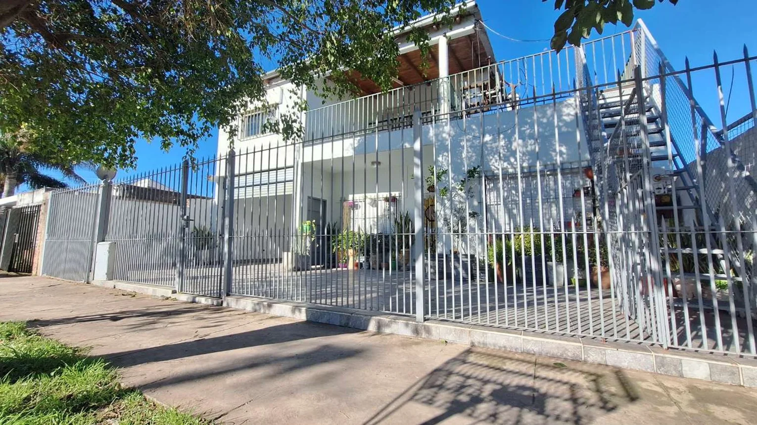 Venta casa 4 amb + 2 dptos cochera patio castelar, foto 1