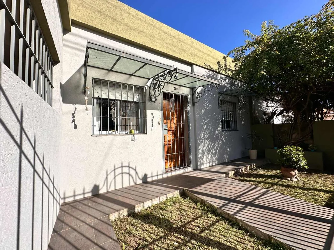 Casa en venta en Turdera, foto 3
