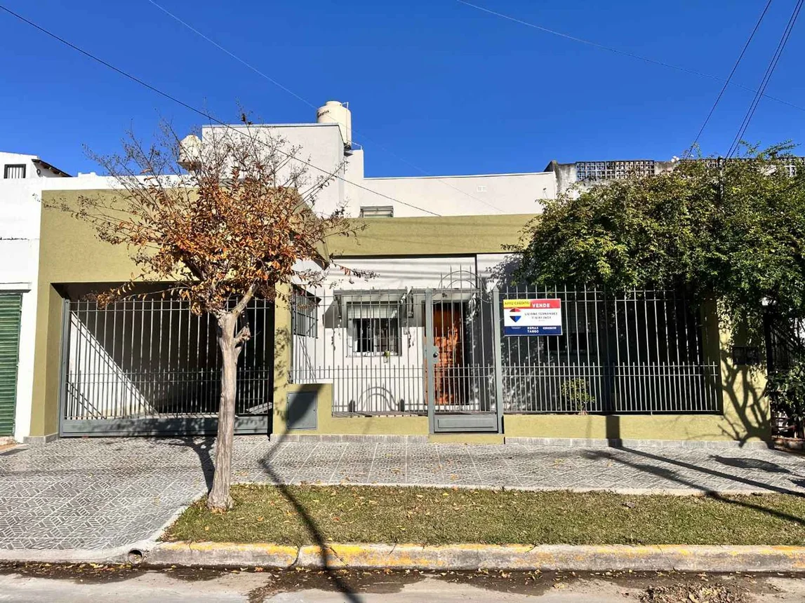 Casa en venta en Turdera, foto 2