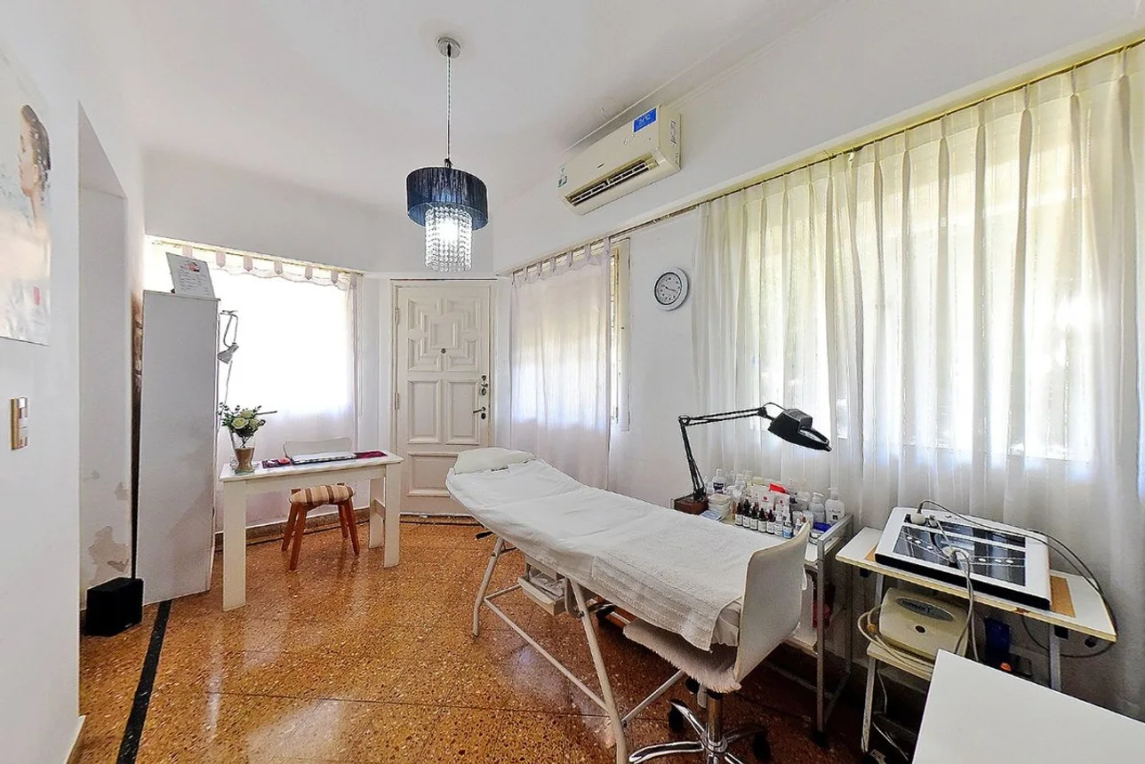 Casa de 6 ambientes en venta en Santos Lugares, Doctor A. Carbone 3700, foto 2