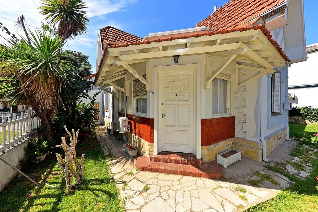 Casa de 6 ambientes en venta en Santos Lugares, Doctor A. Carbone 3700, foto 5