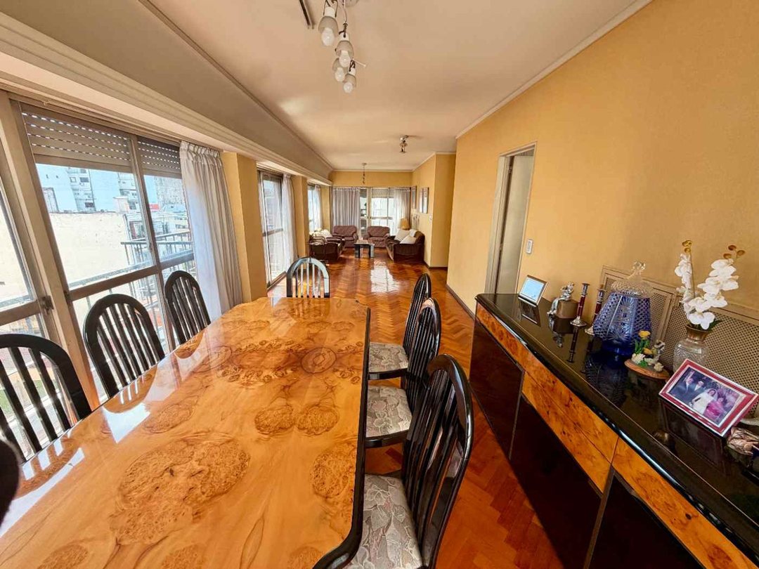 Venta 4 Amb . dep.serv.  Cochera. Barrio Norte