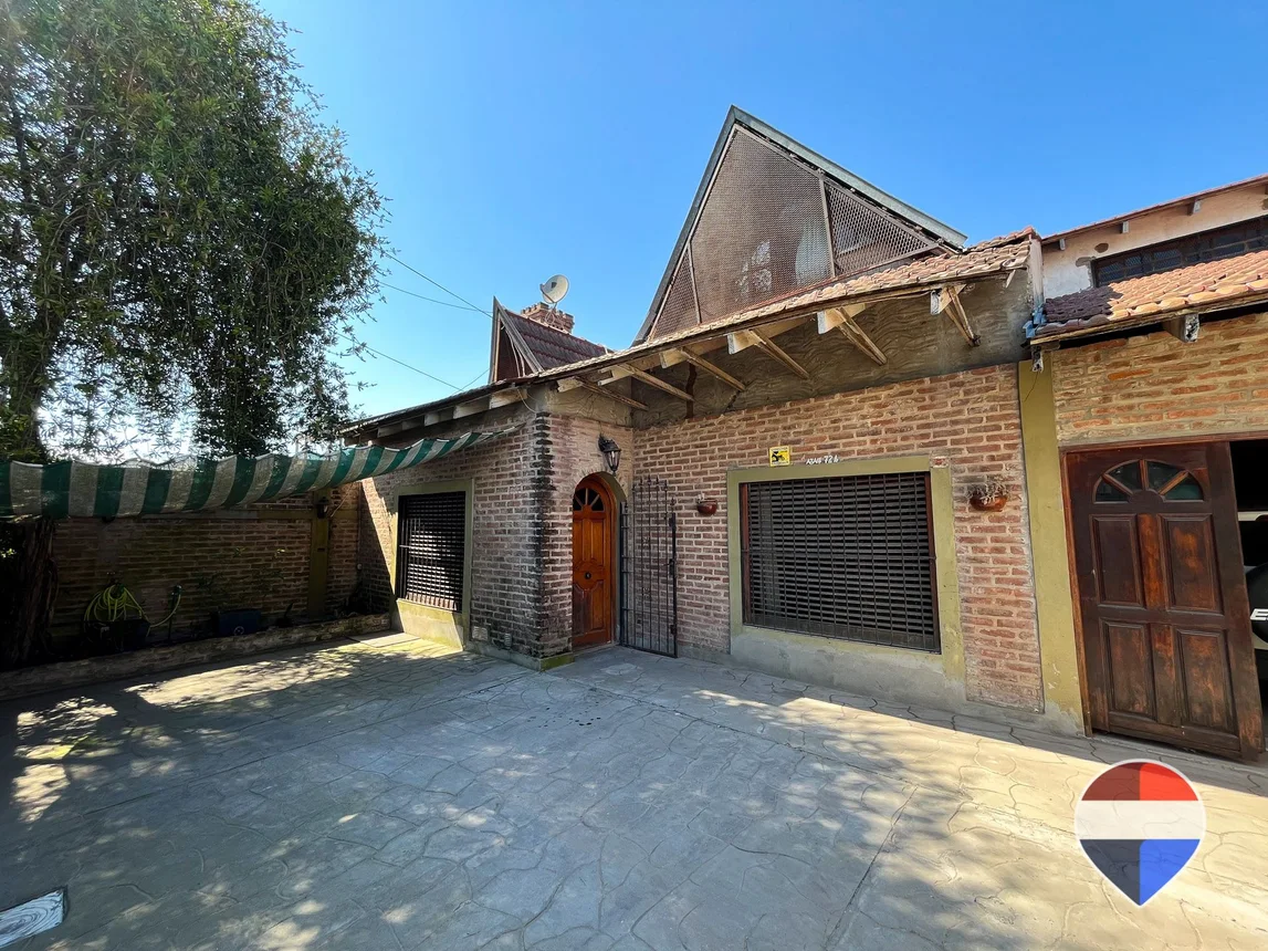 Casa en venta en Burzaco, Roberto Casaux 700