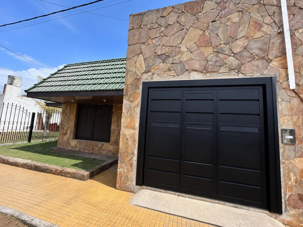 Casa en venta en La Plata, foto 2