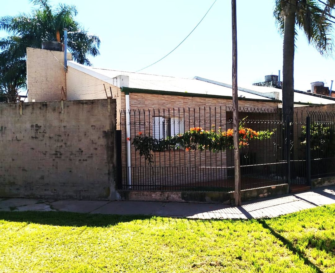 Casa en Altos del Valle, 3 dor, quincho y pileta.