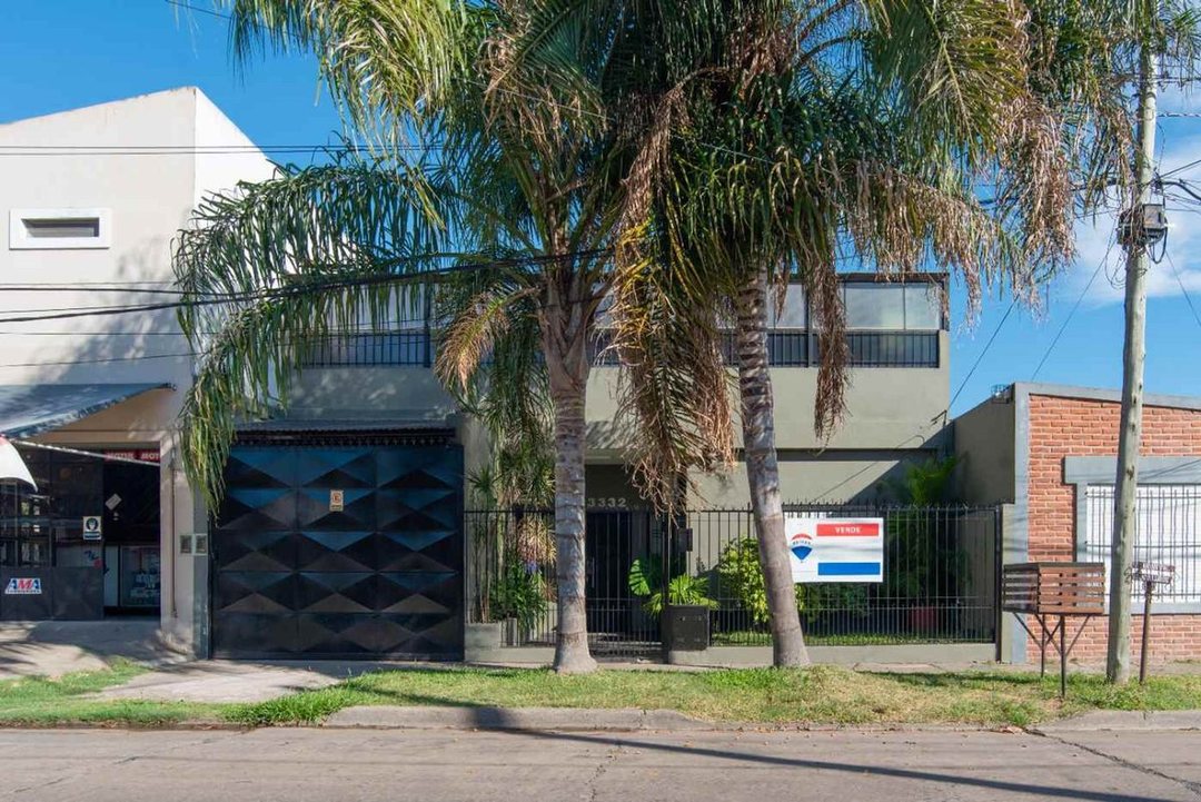 VENTA CASA 4 AMBIENTES HURLINGHAM QUINCHO PERMUTA