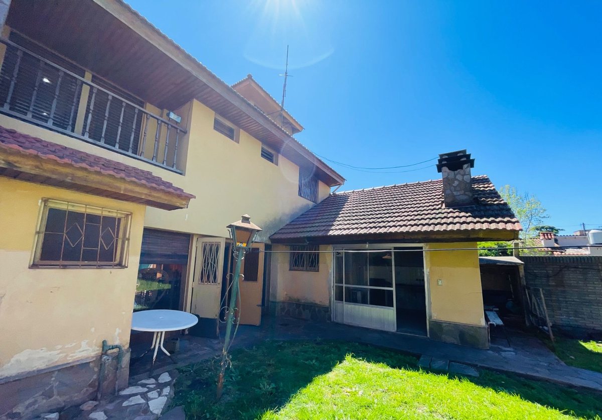 CASA EN VENTA PERMUTA Y/O FINANCIA EN MONTE GRANDE