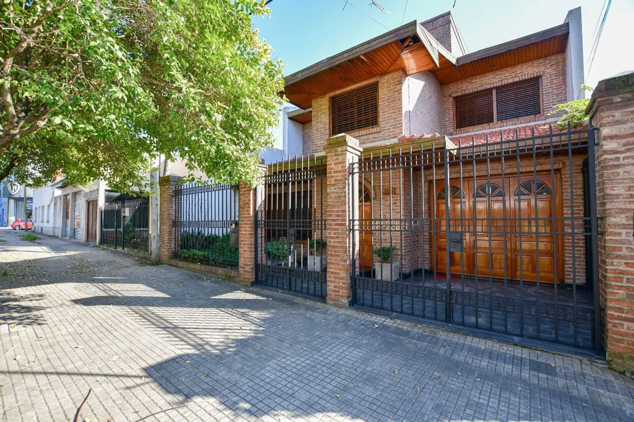 Casa de 6 ambientes en venta en La Plata, 45 E/ 29 y 30 1700
