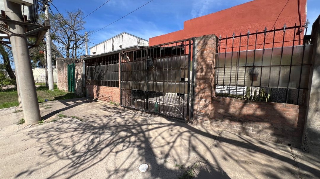 Se Vende Casa A Cuadras de Blas Parera