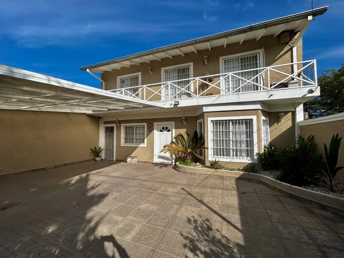 Casa de 6 ambientes en venta en Garín, Alfonsina Storni 2800, foto 2