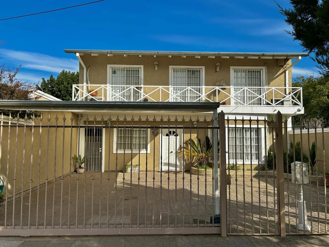 Casa de 6 ambientes en venta en Garín, Alfonsina Storni 2800