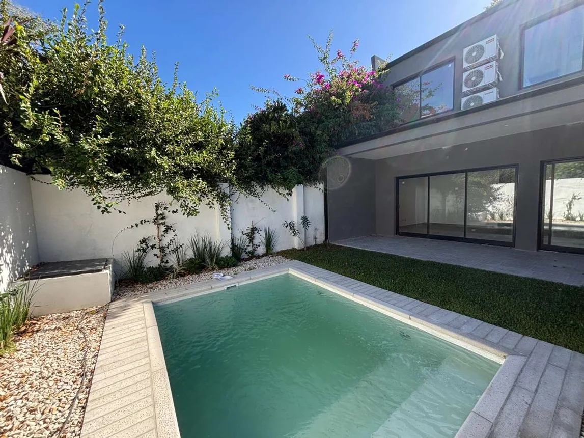 Casa dúplex en venta en Beccar, Isabel la Católica 1900