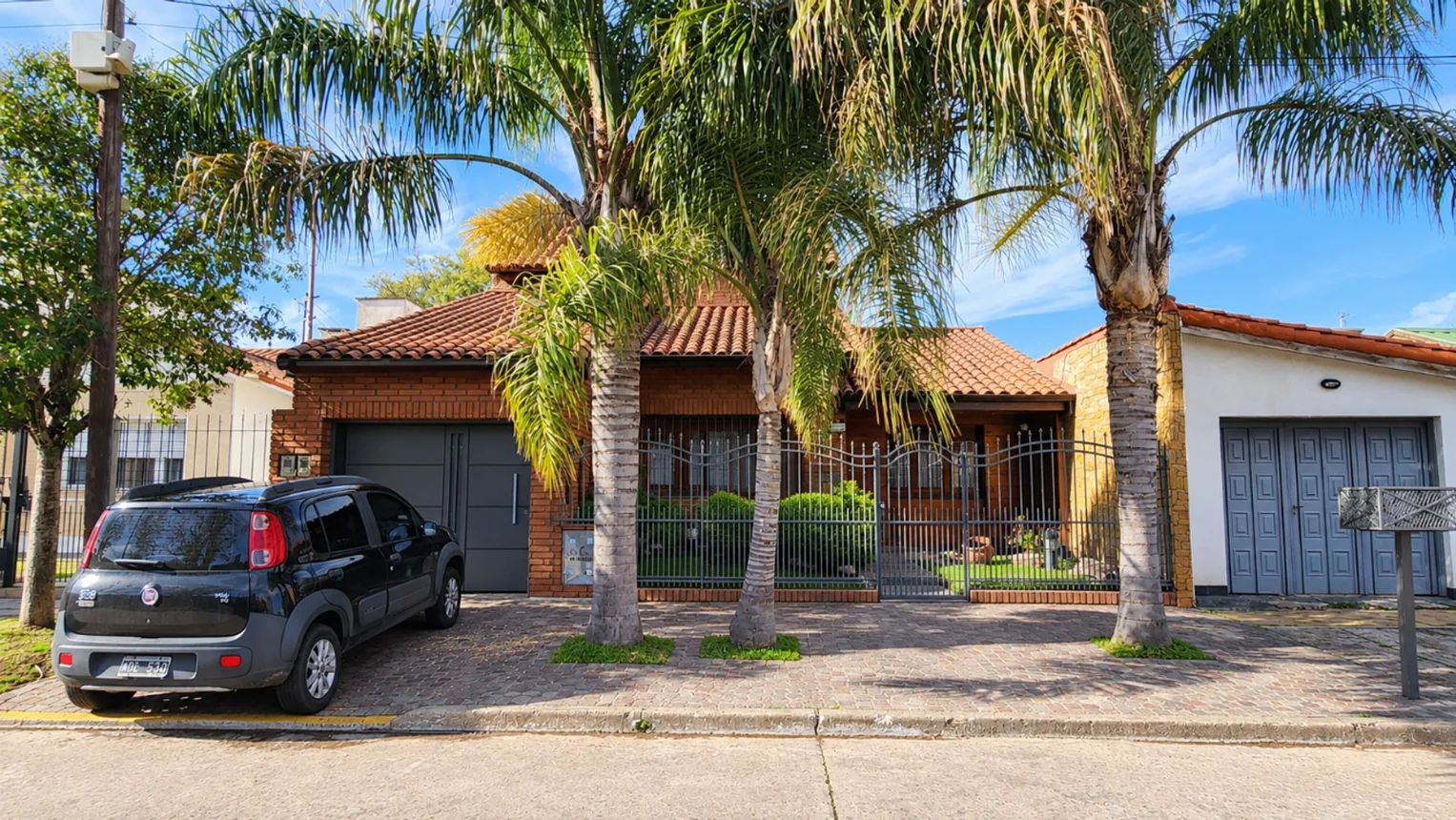 Hermosa casa en venta - 5 ambientes en quilmes, foto 1