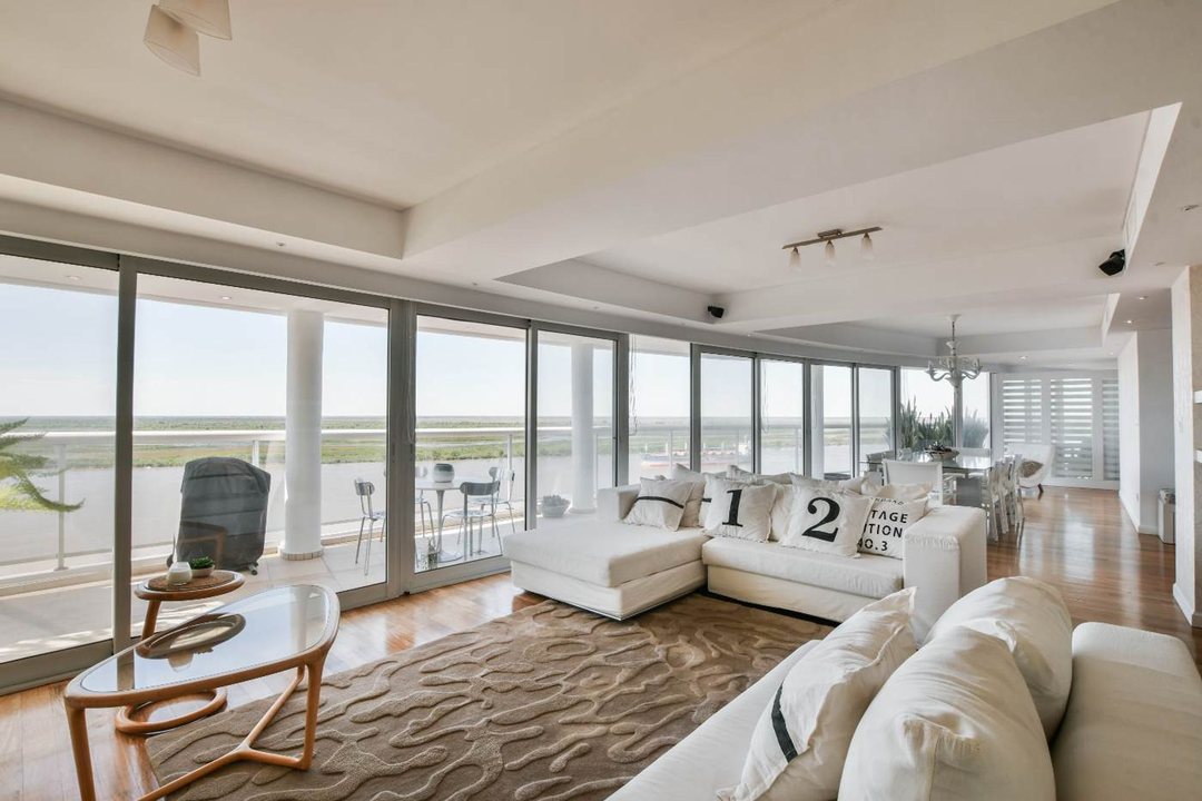 VENTA PISO EXCLUSIVO CON VISTA AL RIO - 2 COCHERAS