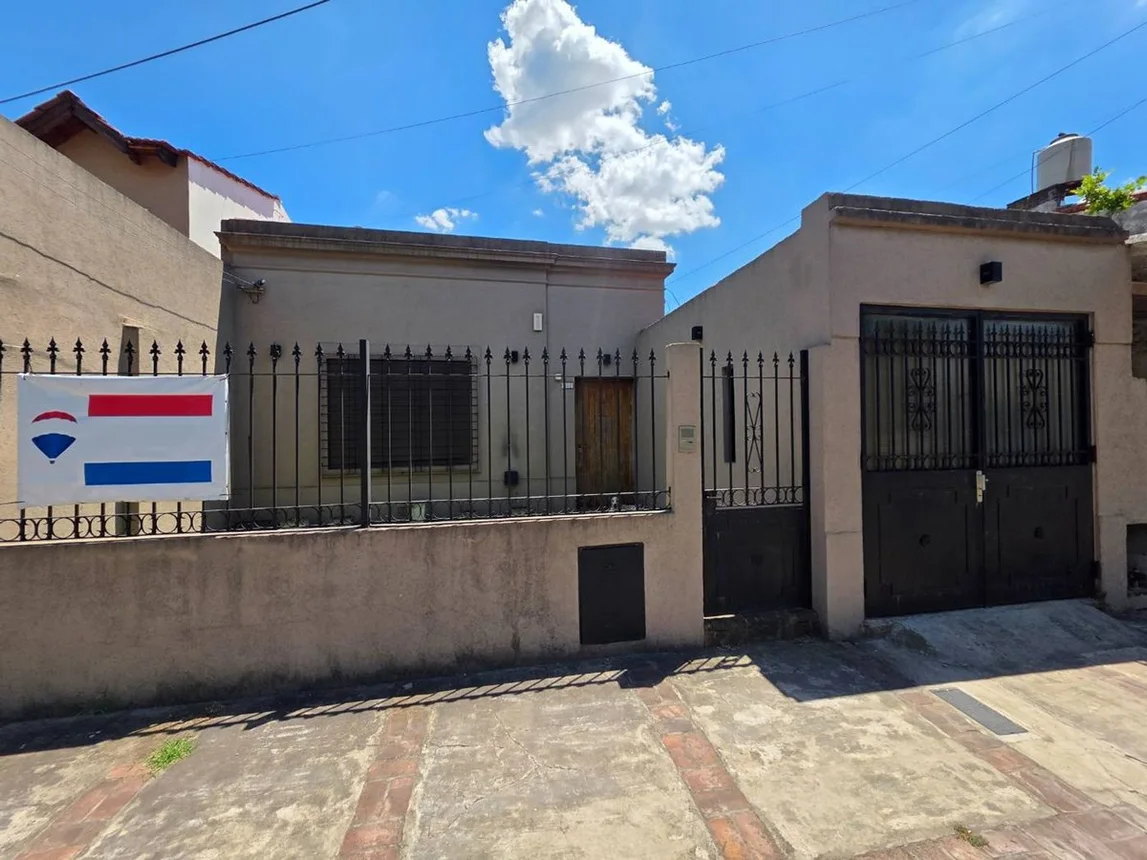 Casa de 4 ambientes en venta en Haedo, Llavallol 1600, foto 3