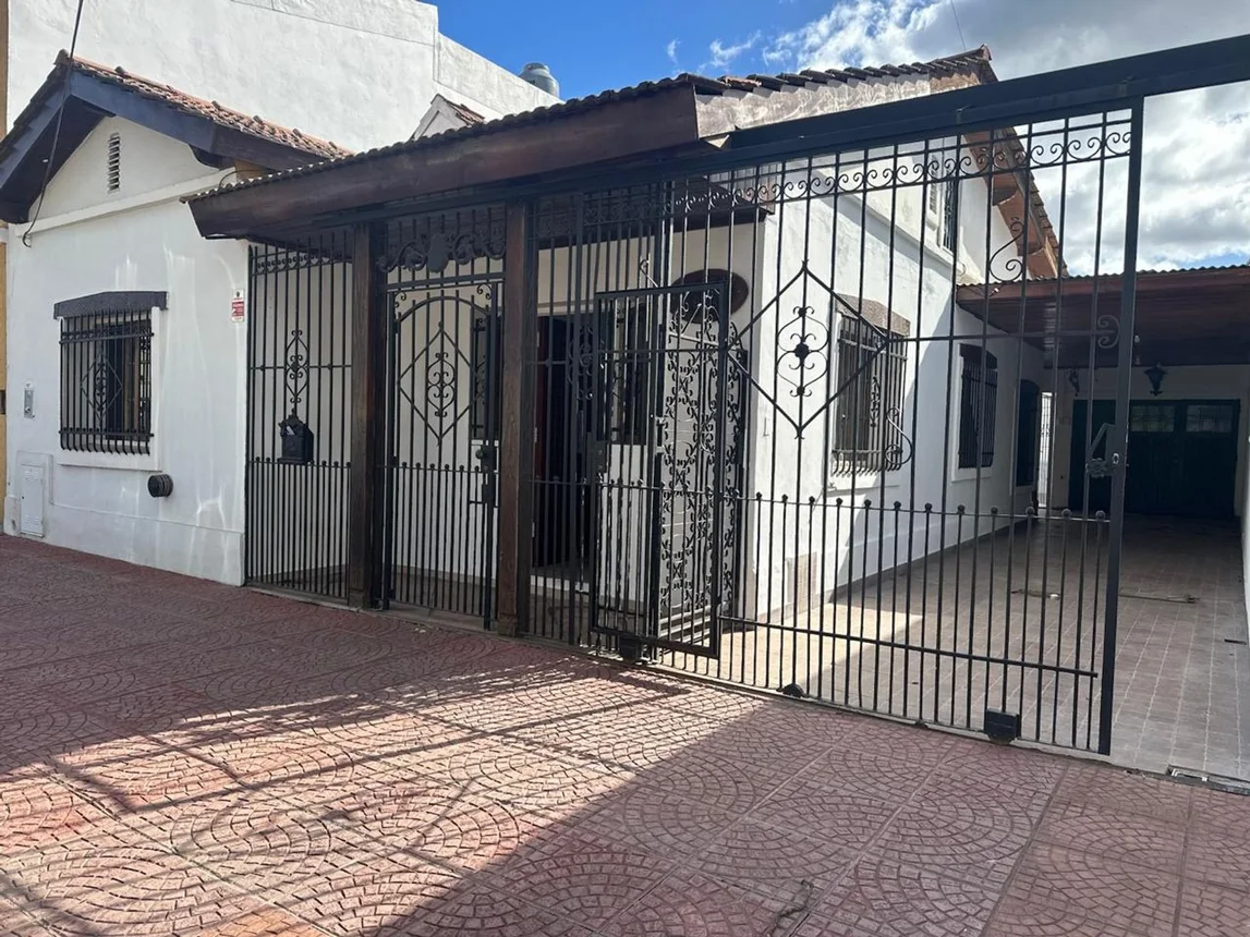 Casa en venta en Bella Vista, Calle Tucumán 800