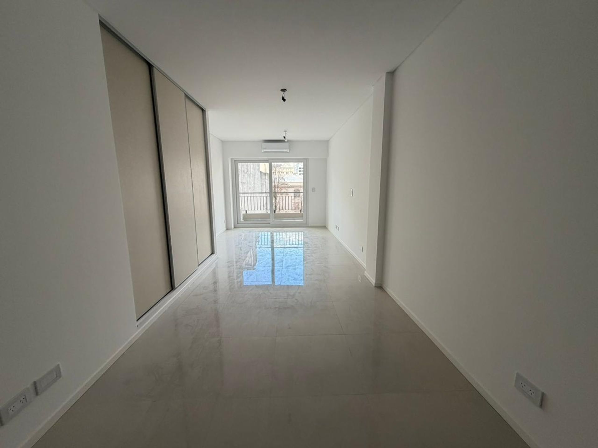 Foto 17 — VTA ESTR MONOAMB C/BALCON/ AMENIT EXC UBI S.TELMO