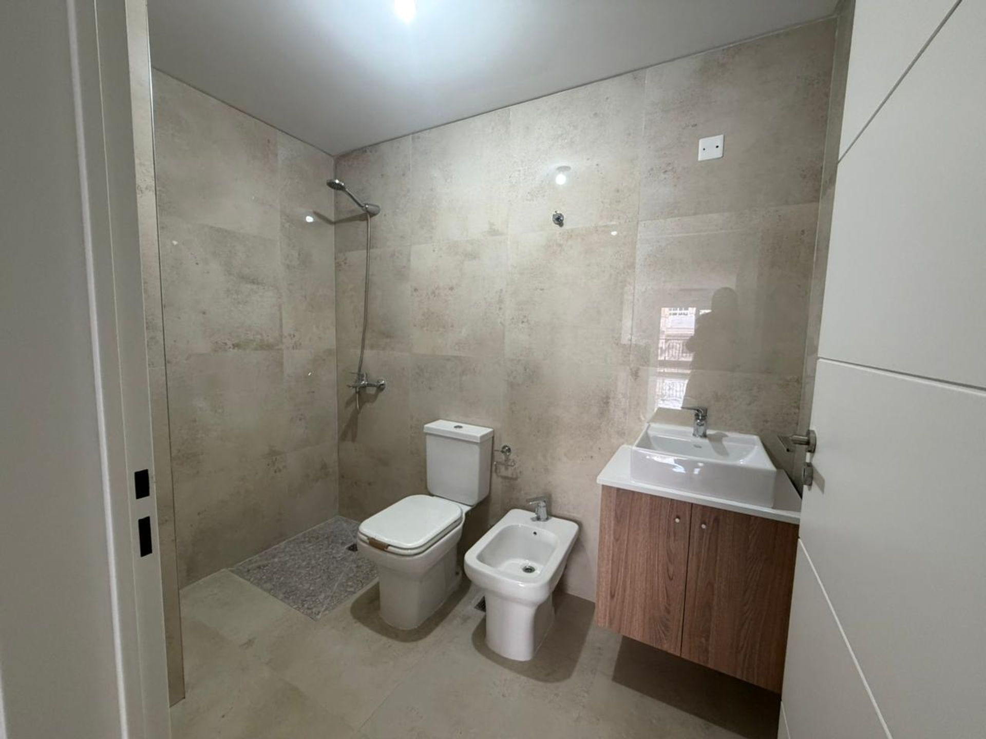 Foto 8 — VTA ESTR MONOAMB C/BALCON/ AMENIT EXC UBI S.TELMO