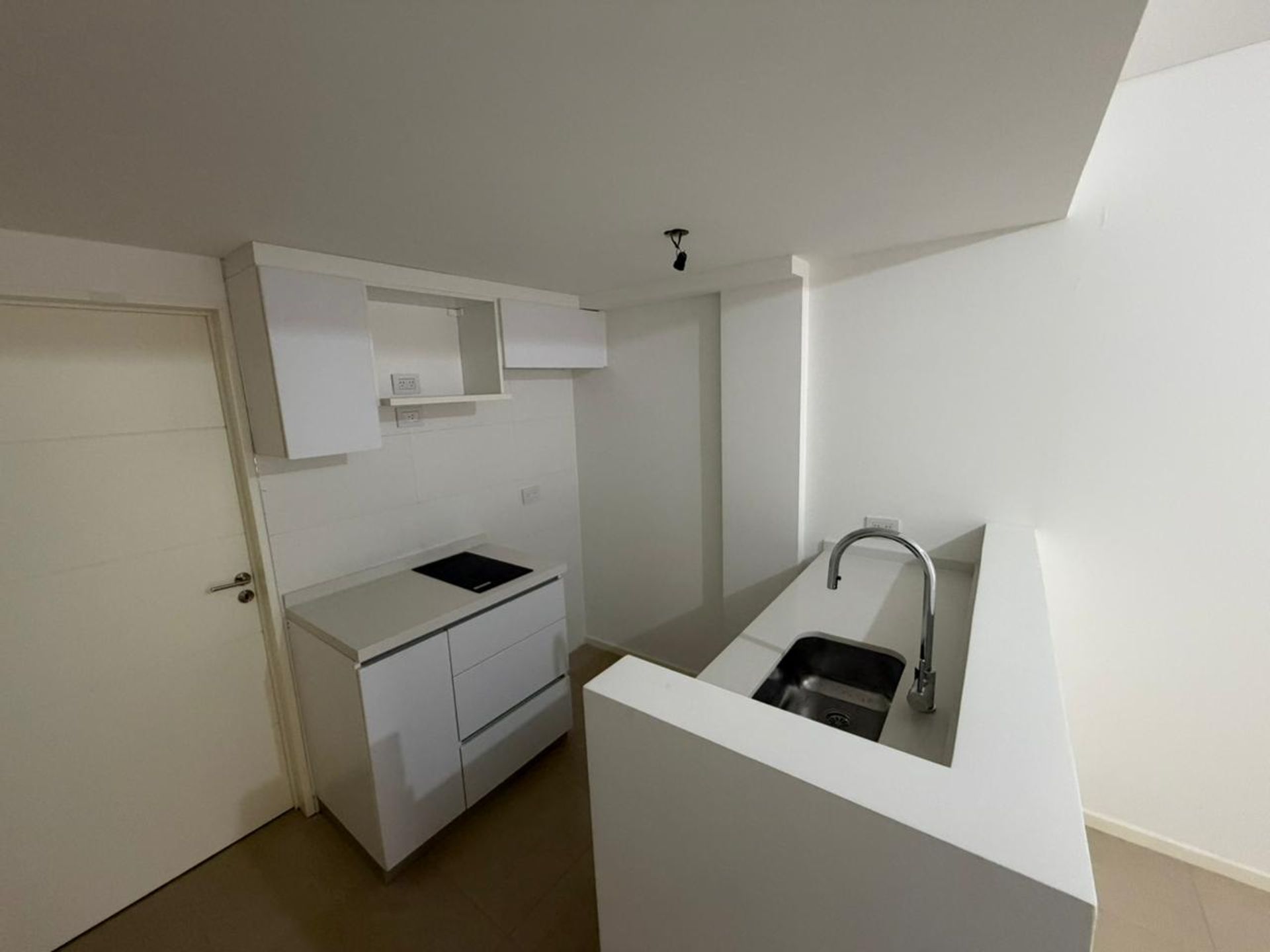 Foto 5 — VTA ESTR MONOAMB C/BALCON/ AMENIT EXC UBI S.TELMO