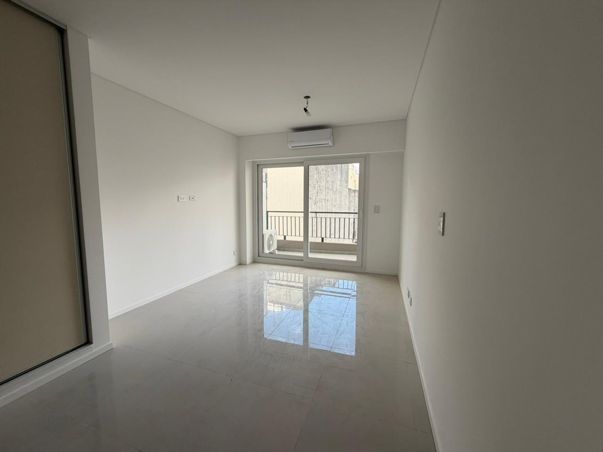 Foto 18 — VTA ESTR MONOAMB C/BALCON/ AMENIT EXC UBI S.TELMO