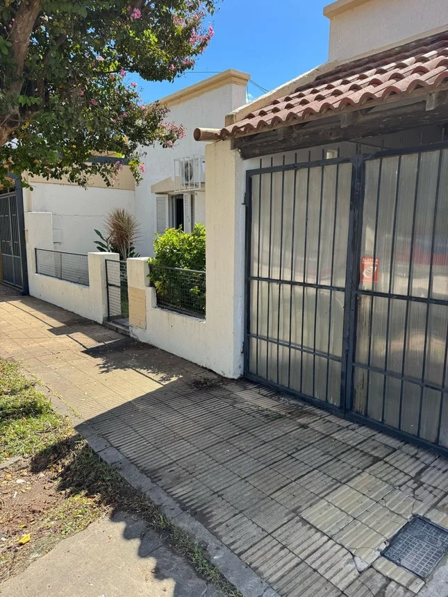 Casa de 6 ambientes en alquiler en Santa Fe, Juan Larrea 1000, foto 3